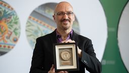 altText(De apátrida a Ciudadano Ilustre: ¿Quién es Esteban Isnardi?)}