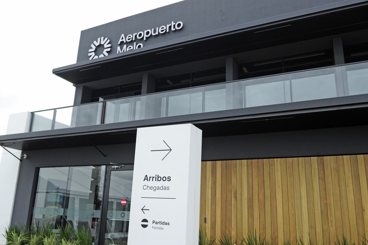 Aeropuerto Internacional de Melo.