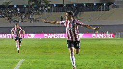 altText(Estudiantes de La Plata se metió en cuartos con dos golazos)}