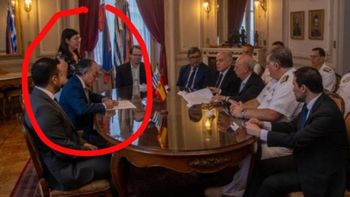 Sonia Mora Pintos en una reunión de Defensa encabezada por Javier García.