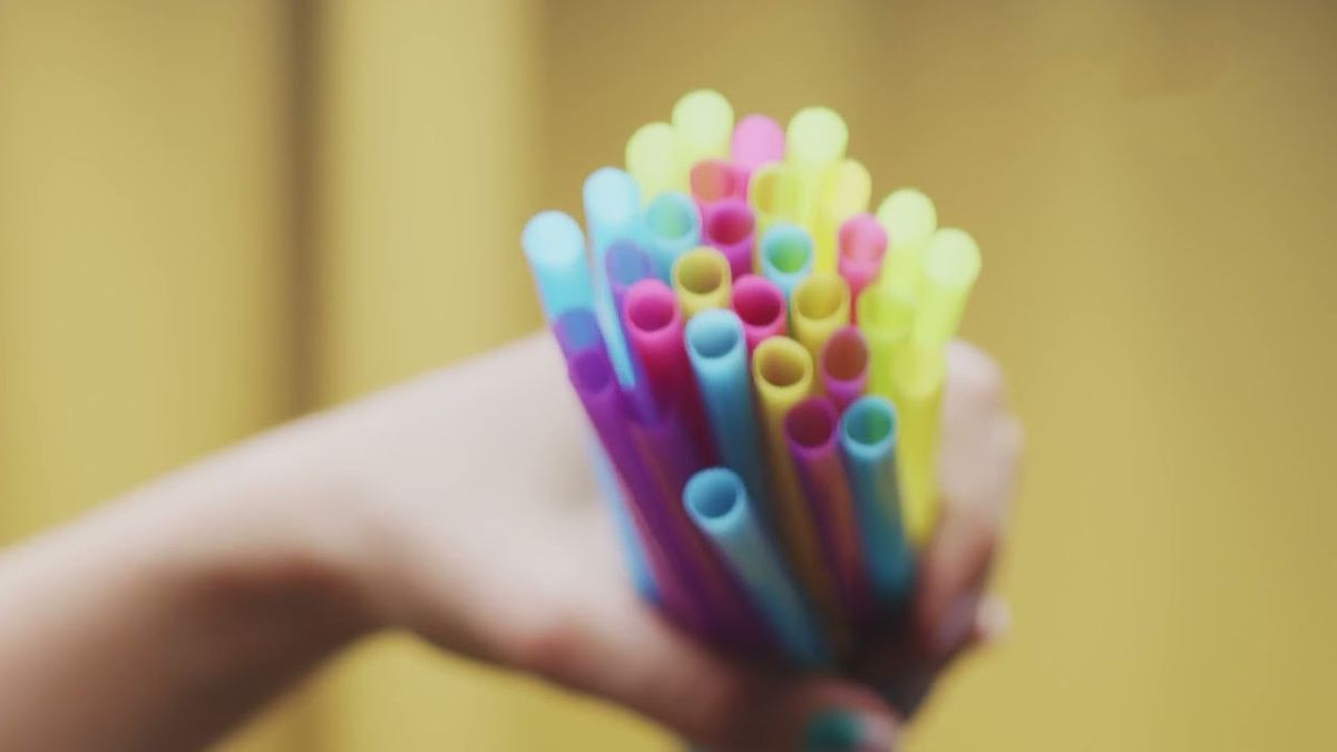 Prohibición de sorbitos de plástico, un avance