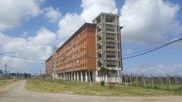 altText(Un preso tomó de rehén a un policía en el Penal de Libertad)}