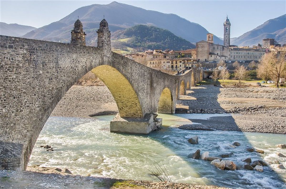 El puente Jorobado de Bobbio, que&nbsp;aparecer&iacute;a en la Mona Lisa, seg&uacute;n la historiadora del arte Carla Glori. &nbsp; &nbsp;