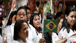 altText(Médicos cubanos que desertaron en Brasil denuncian su “incierta” situación)}
